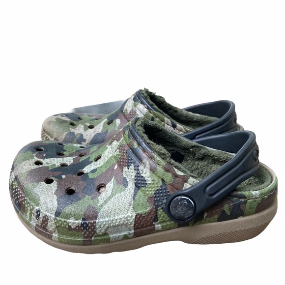 kids lined camo crocs